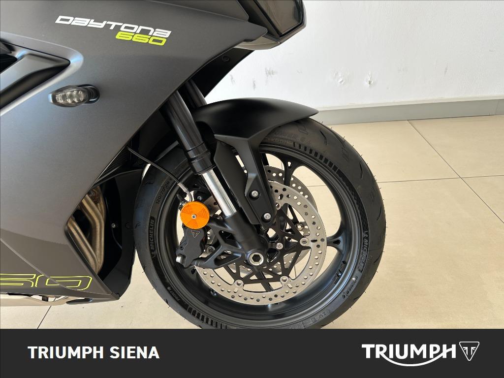 TRIUMPH Daytona 660 Abs