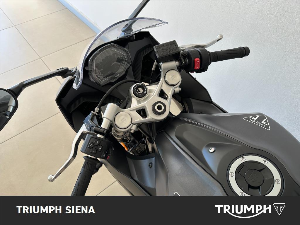 TRIUMPH Daytona 660 Abs