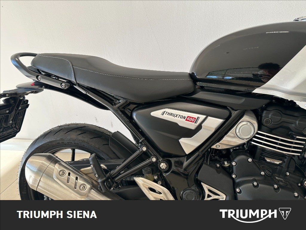 TRIUMPH Thruxton 400 Phantom Black / Aluminium Silver Abs