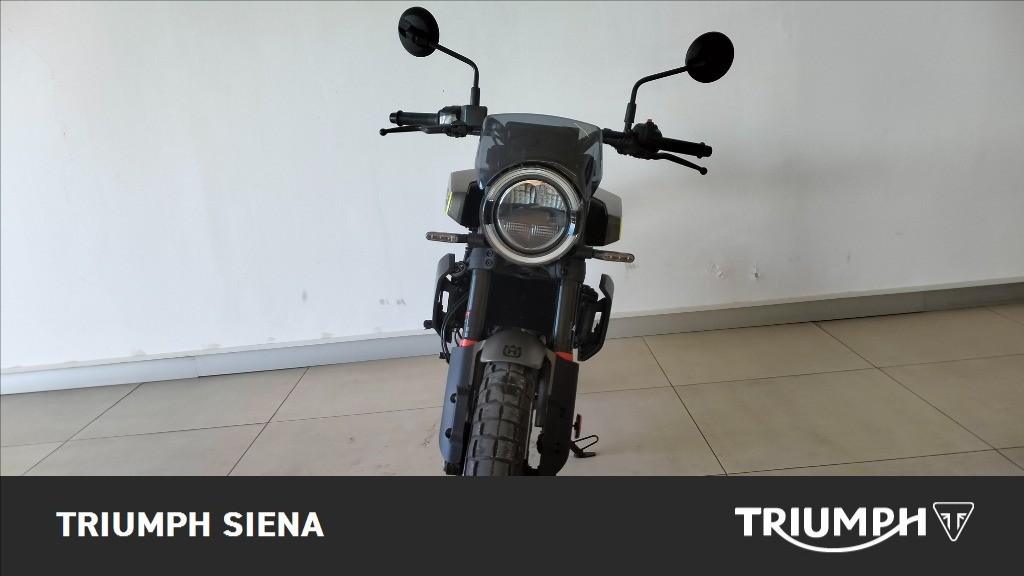 HUSQVARNA Svartpilen 401 4T